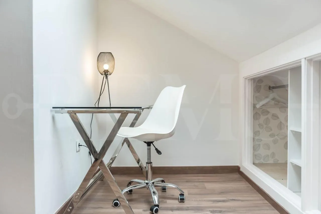 Lovely Duplex With Private Parking Near City Center By Rems Málaga Appartamento