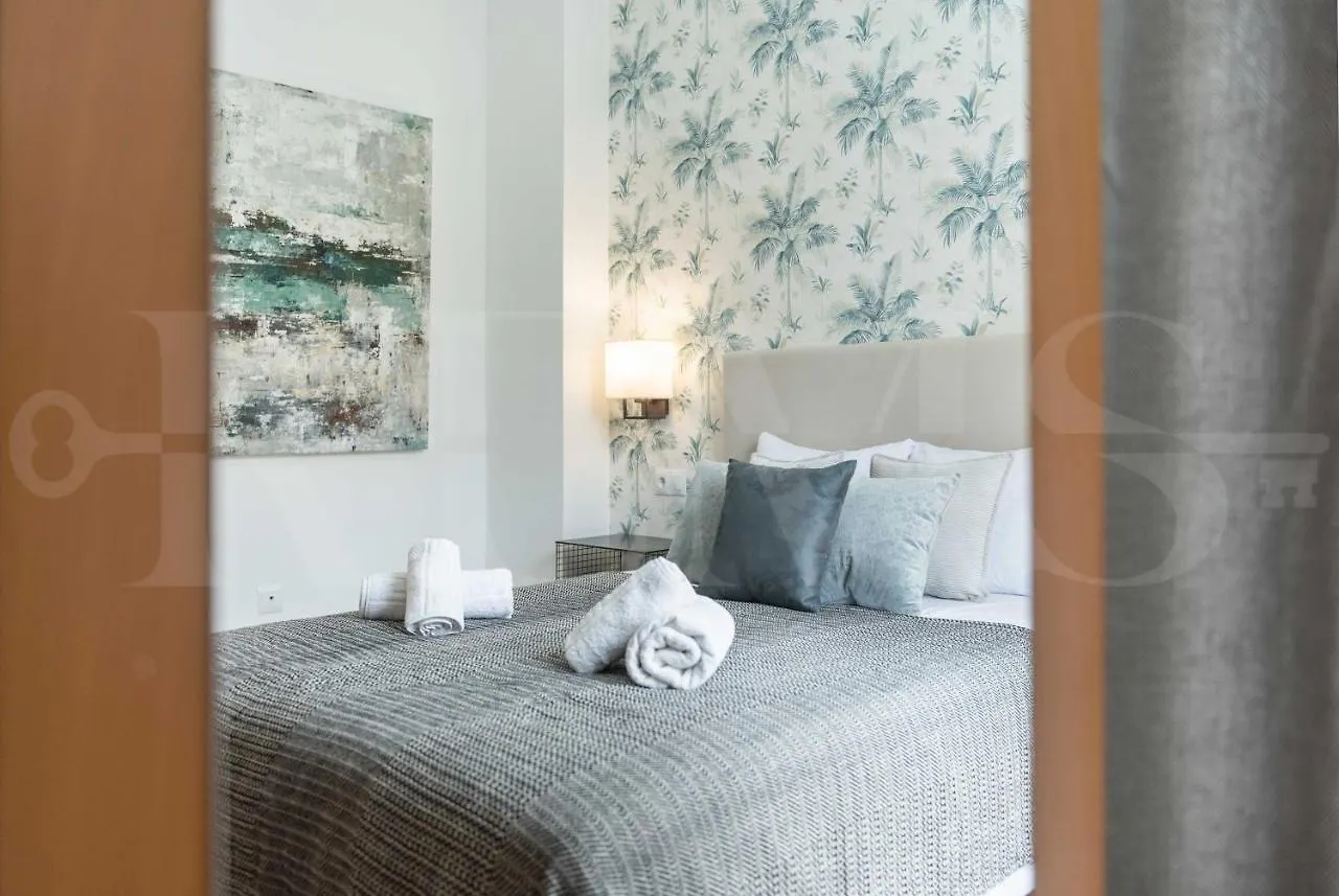 Lovely Duplex With Private Parking Near City Center By Rems Málaga Appartamento