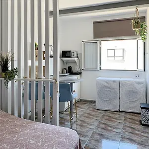 Privadas Cerca De La Playa Y Aeropuerto En Casa Compartida Con Otros Huespedes Сasa de vacaciones Playa Honda (Lanzarote)