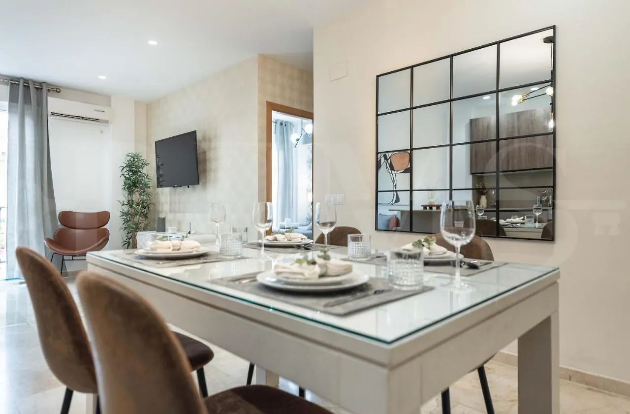 Lovely Duplex With Private Parking Near City Center By Rems Málaga 0*,  España