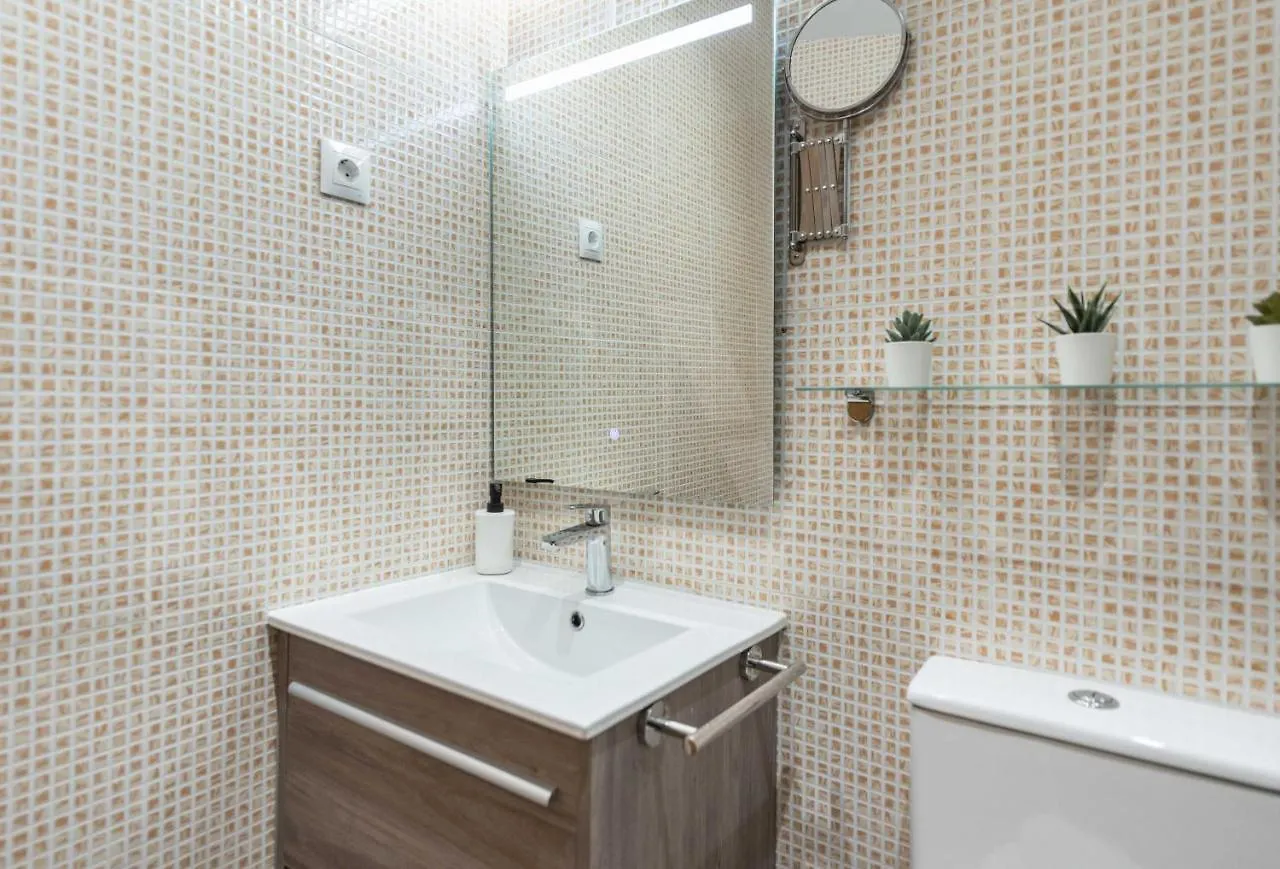 Lovely Duplex With Private Parking Near City Center By Rems Málaga 0*,  España