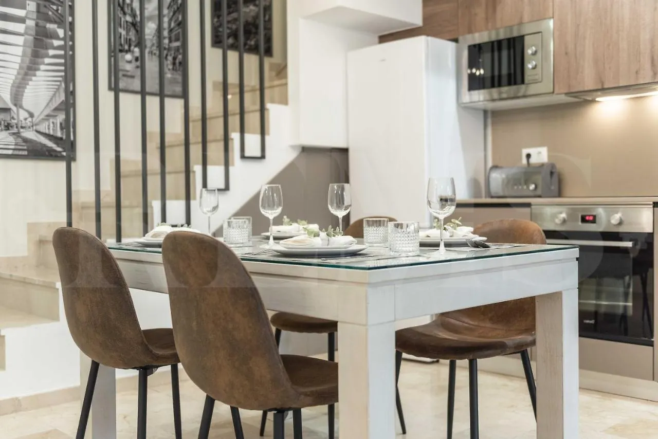 Lovely Duplex With Private Parking Near City Center By Rems Málaga 0*,  España