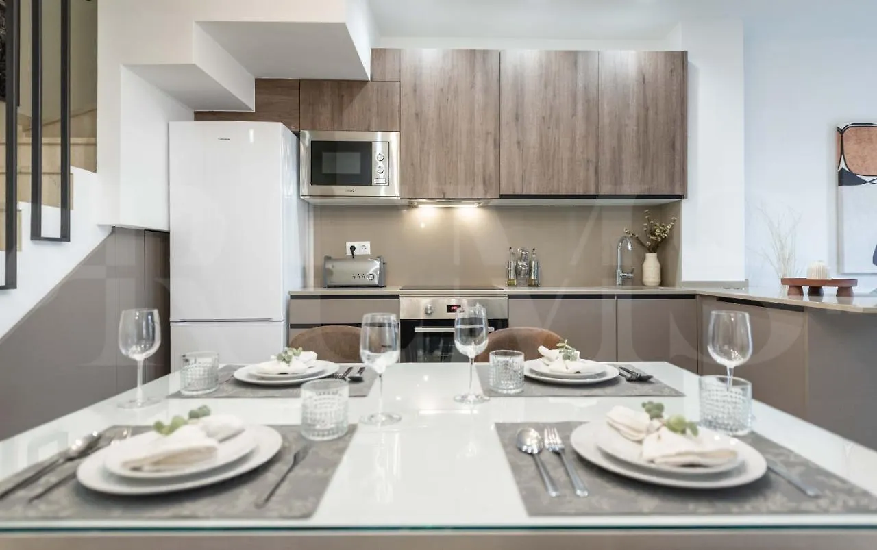 Lovely Duplex With Private Parking Near City Center By Rems Málaga